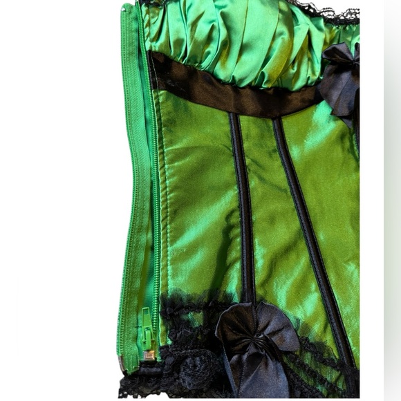 Beautiful Green and Black Corset - Picture 3 of 4